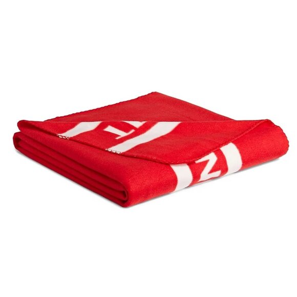 Hudson's Bay HBC True North Strong and Free Fleece Throw Blanket NEW NWT - Picture 6 of 6